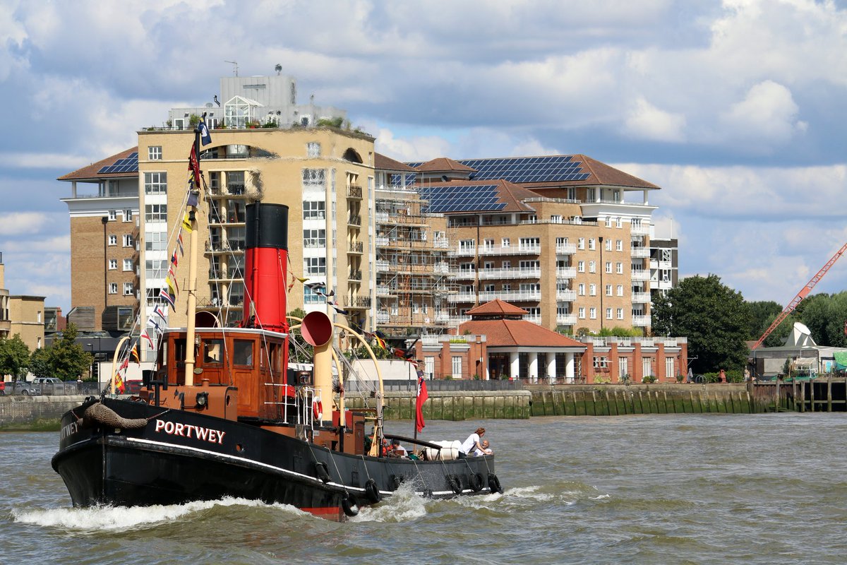 michael0hammond's tweet photo. The last twin screw coal fired #SteamTug in the UK, @STPortwey passing Pepys Estate Sunday afternoon. #Tug #Portwey https://t.co/JfEp0BVjUk