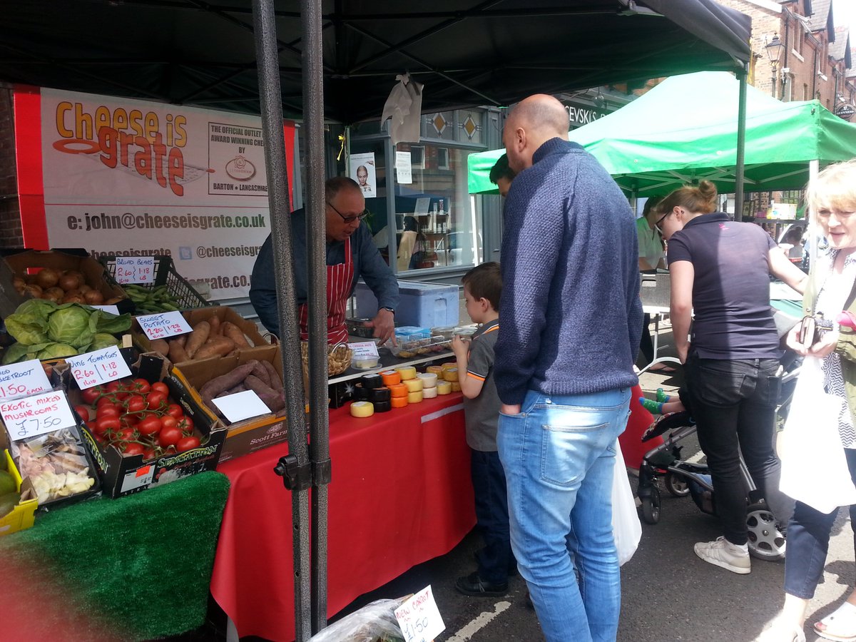 Eric336's tweet photo. @HMoorMarket this Sunday.  Come along. Local seasonal fruit and veg.  And homemade scrummy soups. Come along! https://t.co/8eLUBzf3uo