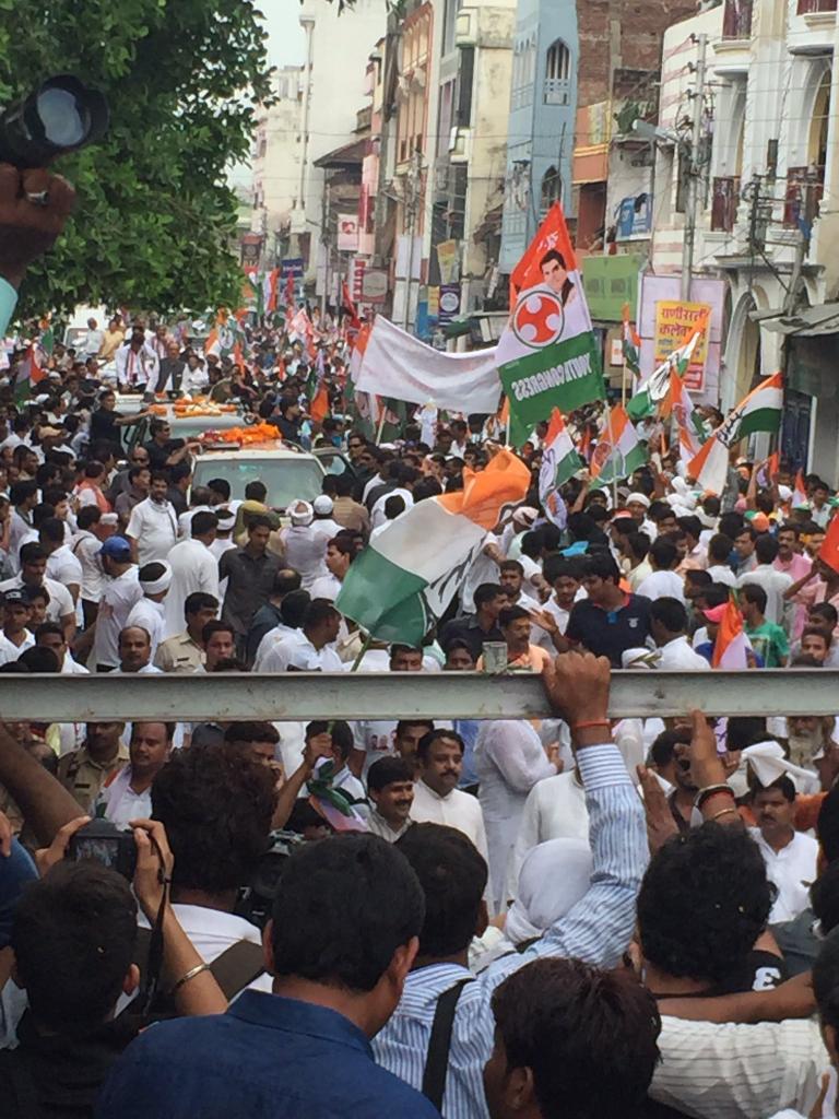 JigneshSagar79's tweet photo. NO Choice,Only On 1 Voice.
True,Loyal Karyakartas &amp; Ppl Of U.P Welcomed Soniaji &amp; Congress Immensely.
#SoniaInKashi https://t.co/08CbR5QnnB