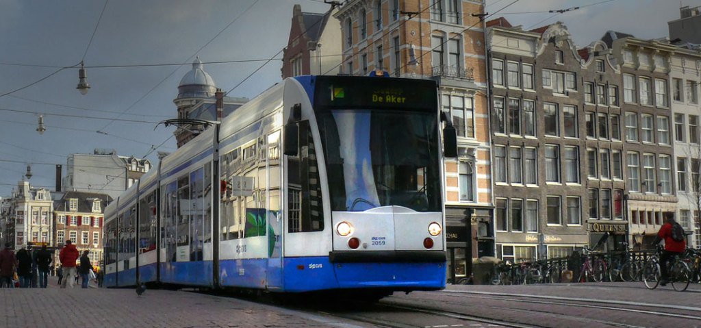 ibeaconretail's tweet photo. Amsterdam start met openbaar beacon netwerk in het centrum en OV https://t.co/5TuWNrLJym https://t.co/Bj0R7uXQLE