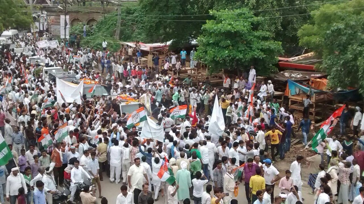 IndianPAC's tweet photo. At Chaukaghat! #SoniaInKashi https://t.co/YyK07FcBjk
