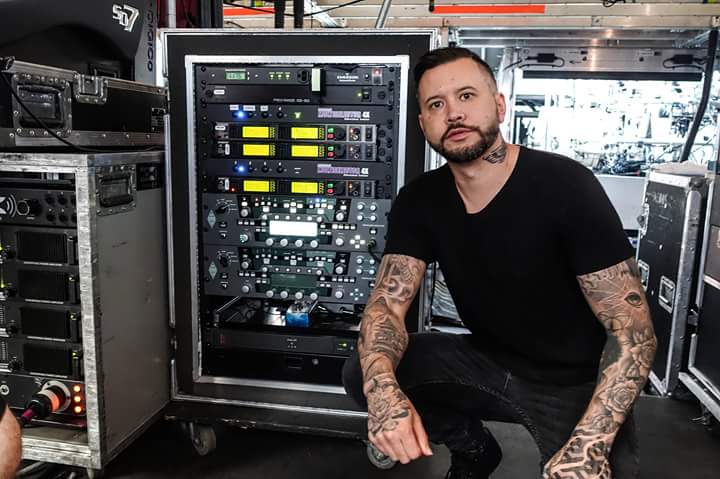 Kemper_Amps's tweet photo. from the @rihanna show in Cologne: guitarist Tim Stewart's #KemperProfiler and Christoph #ProfilerSpotting https://t.co/FyPkmoISiF