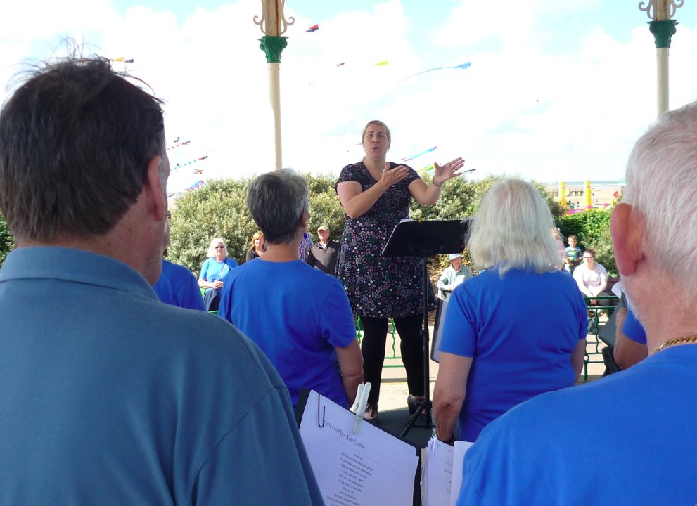 Wonderful performance by <a href="/StAnnesChoir/">StAnnesCommunity</a> on Promenade bandstand, Sunday. Even ended with song about Kites! #stannes