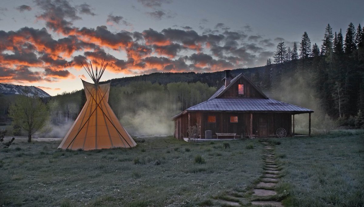 TeaserMagazine's tweet photo. WEEKLY ESCAPE: DUNTON HOT SPRINGS – #COLORADO
https://t.co/muovEAL9xb @DuntonHotSpring #travel #cowboy #usa #hotel https://t.co/7UKeKCQRKu