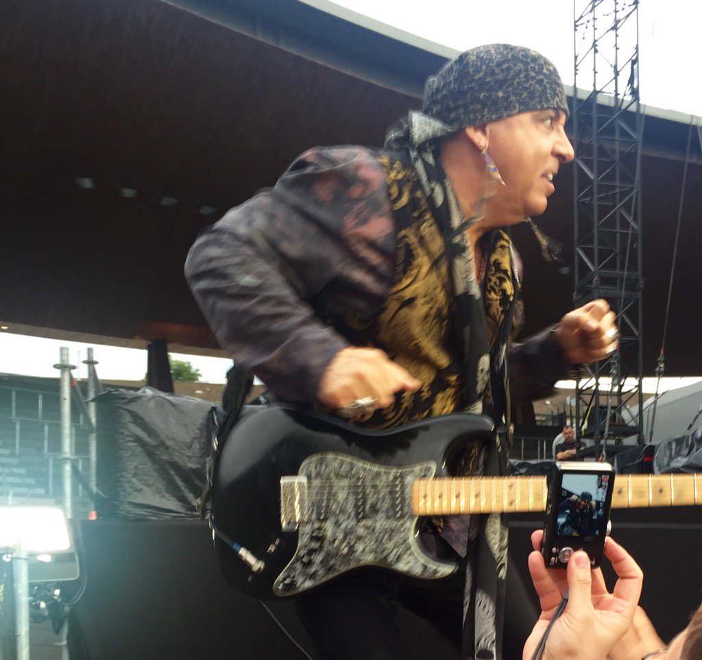 AndreuLD's tweet photo. Gran nit a zurich...thanks @StevieVanZandt @MVZaGoGo !!😘😘😘 https://t.co/NyH833egUN