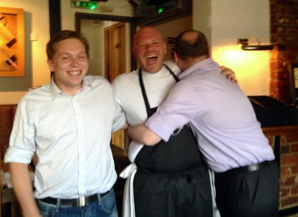jamiewood83's tweet photo. @DaciaRetail @Love2shop_UK In Marlow, had a chance to meet Tom Kerridge and thank him for an INCREDIBLE meal!! https://t.co/yA4ArpH9YA