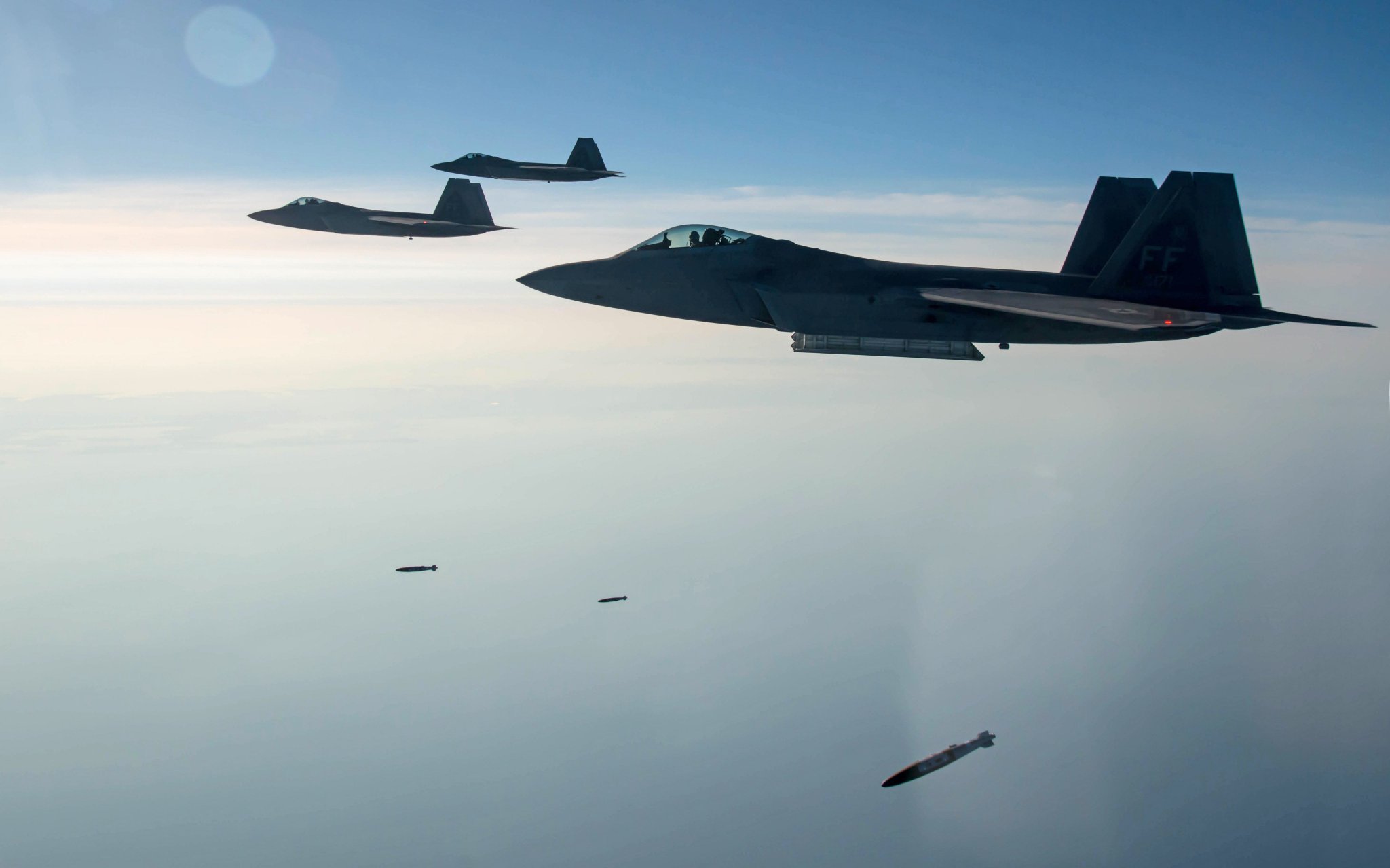 Co2S5wLUIAAuHXQ.jpg:large