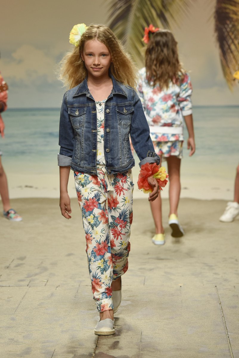 FashionTimesMag's tweet photo. #Tendenze #kidswear Primavera-Estate 2017 https://t.co/aSuWxvykxQ #ss2017 #moda #fashion #trends #bimbo https://t.co/ovqfOaPwiY
