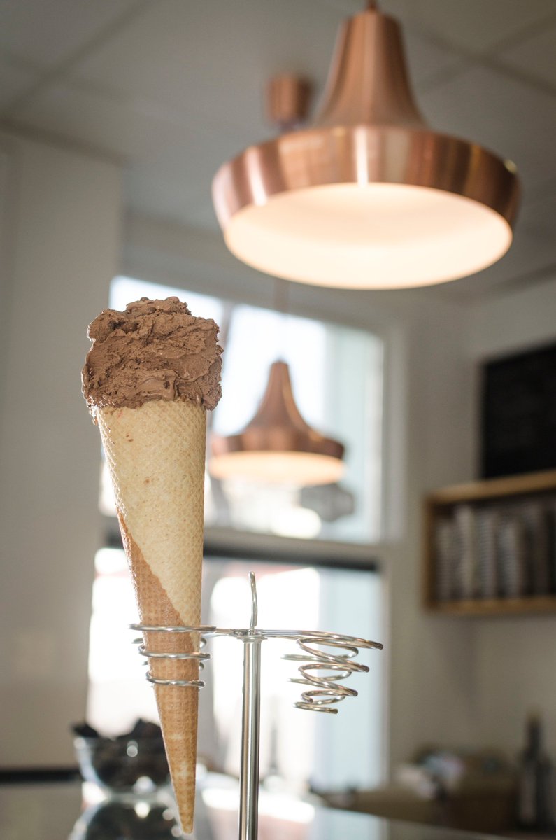 HeladosPalacio's tweet photo. ¿NUESTRA FORMA DE COMBATIR EL CALOR? helados, horchata, granizados.... y una pizca de aire acondicionado 😜😜 https://t.co/HkcnvEJ2Ef