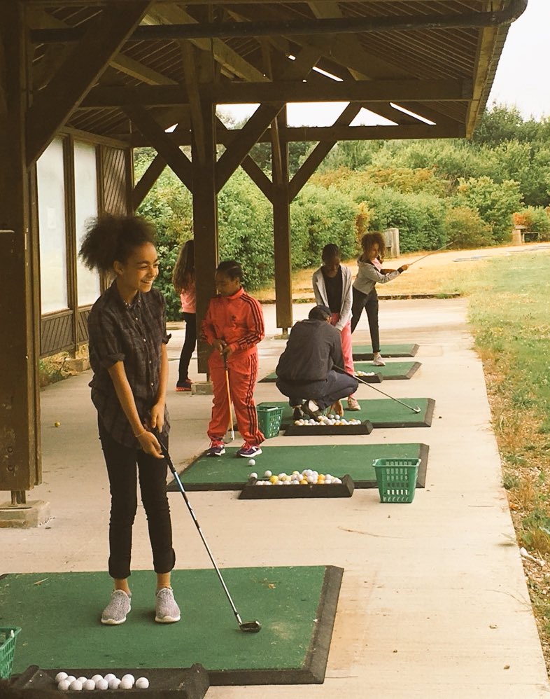 PSG_Communities's tweet photo. Matinée golf pour les filles du programme #Allezlesfilles à Moisson! #vacances ⛳️🔵🔴 @PSG_inside https://t.co/iMBJlr8wqT