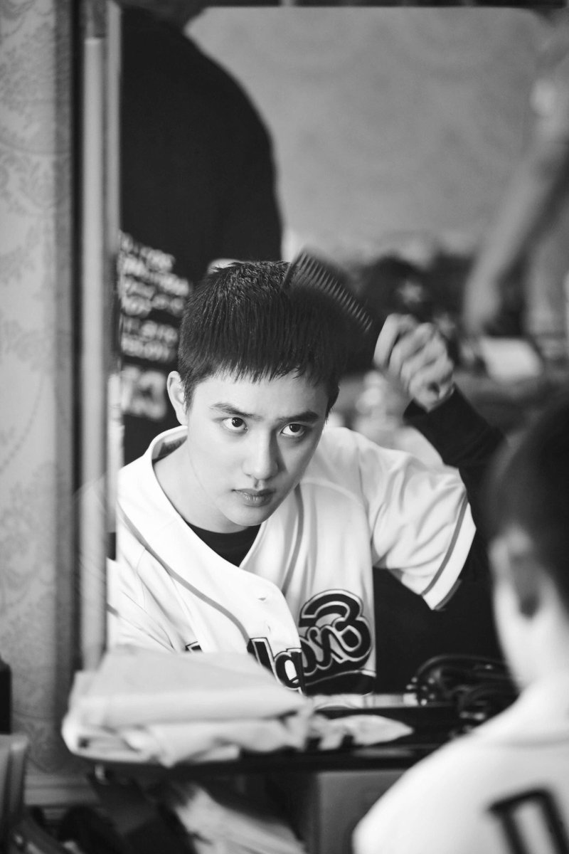 selujerk's tweet photo. KYUNGSOO INVENTED COMBING https://t.co/PCKirdRLkN