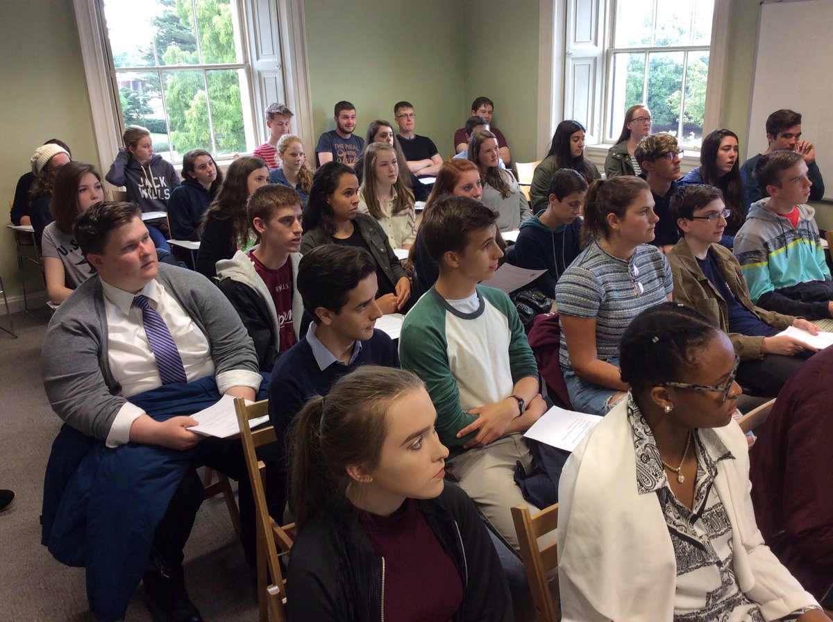 globalirishcamp's tweet photo. American students meet Irish students at @ucdclinton #UCD #globalirishcamp https://t.co/BTBkjtAsF6
