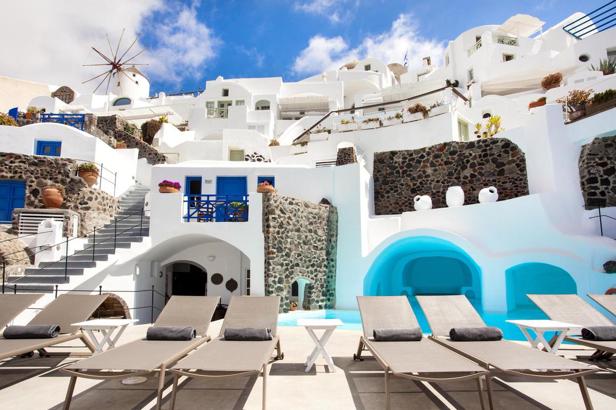 wwwvillascom's tweet photo. Doesn't this beautiful aparthotel on Santorini in Greece just look amazing?! https://t.co/IE75E24tNO https://t.co/Fzd49Vi1Xj