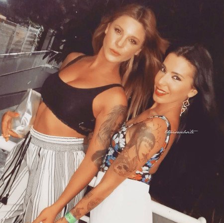 ThaisWebSite's tweet photo. Por las que siempre están, para que siempre estén. @thaisanchez9090 @albamorgan92 https://t.co/gOOqLCyWEh