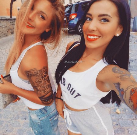 ThaisWebSite's tweet photo. Por las que siempre están, para que siempre estén. @thaisanchez9090 @albamorgan92 https://t.co/gOOqLCyWEh