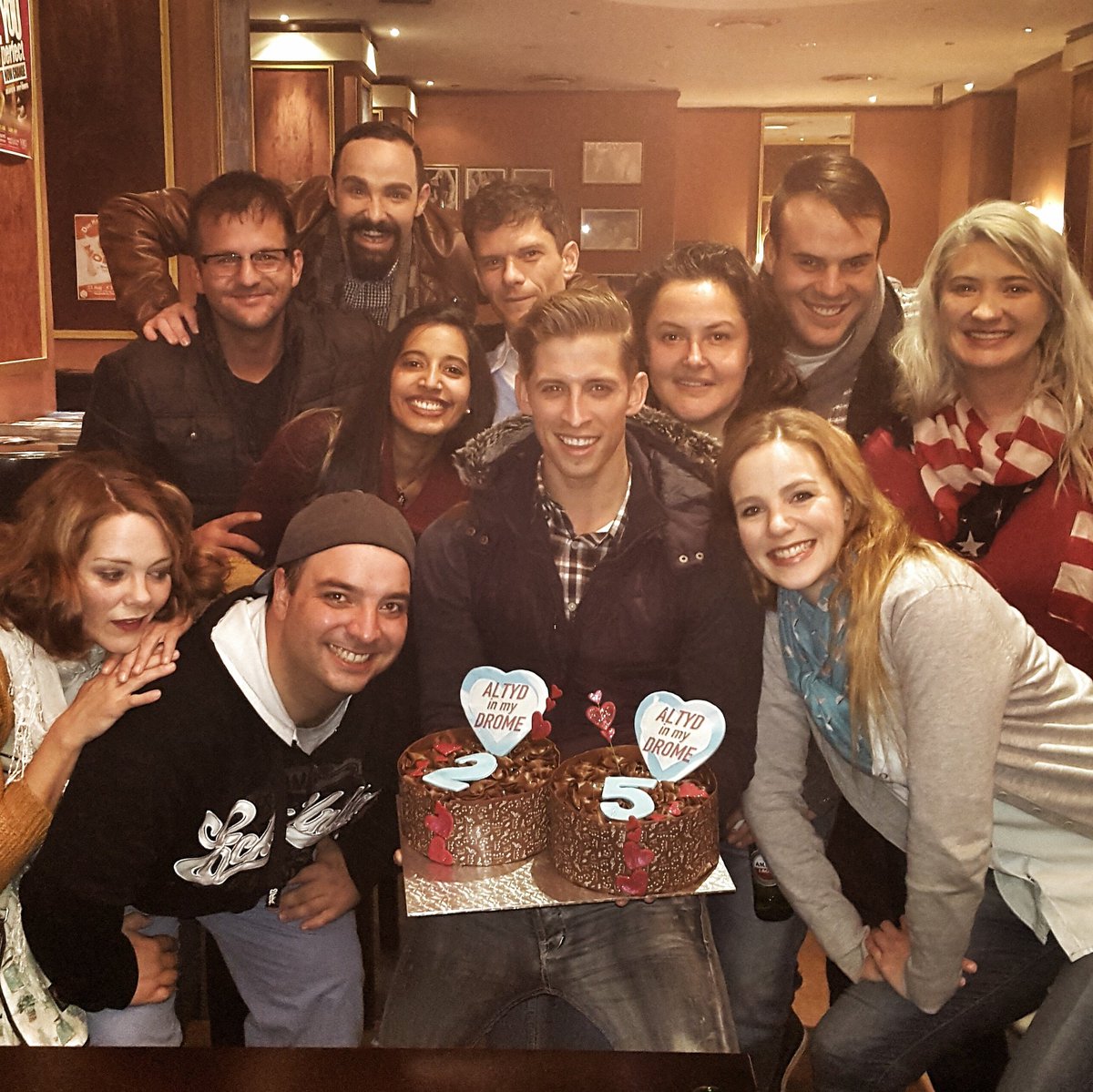 Crazy dat ons al 25ste show gedoen het van Altyd In My Drome. Daars net 18 shows oor. Bespreek kaartjies sommer NOU!