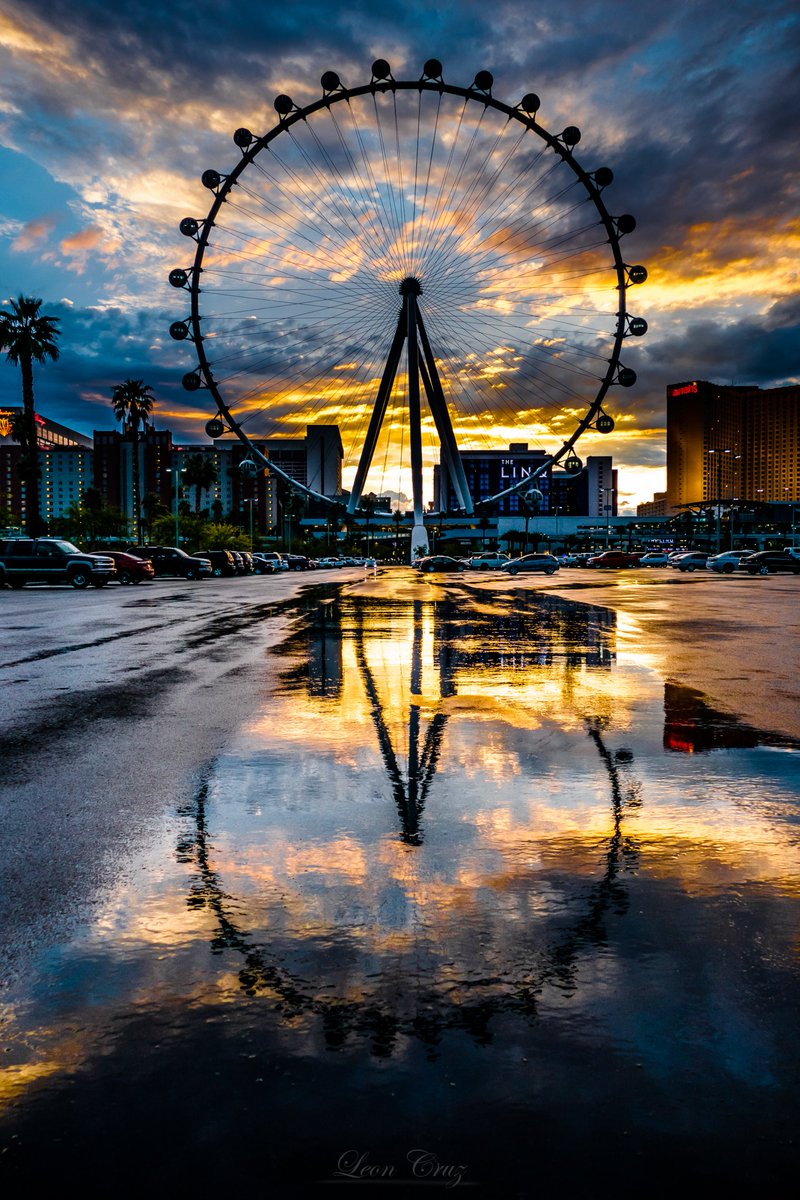 archivalgrams's tweet photo. Golden Hour. @HighRollerVegas @TheLINQ 
#lasvegas #Nevada #beautifuldestinations #onlyinnevada #lasvegasstrip https://t.co/zzJKIZOHYN