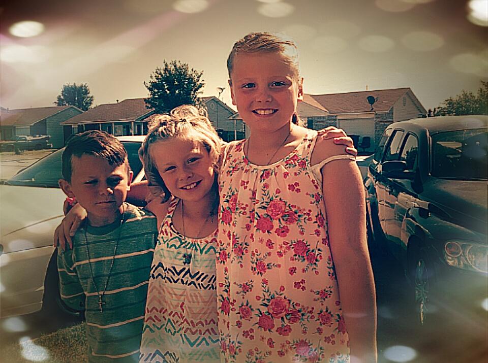 yacida1's tweet photo. My kids https://t.co/AKYkqcSg91