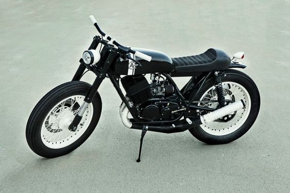 productsformee's tweet photo. Customized Yamaha 350 RD ...YEAR 1977 https://t.co/w7lgJjveGM