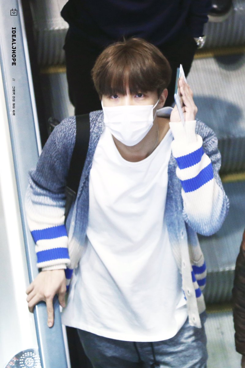 160324 인천출국 #방탄소년단 #제이홉 #정호석 <a href="/BTS_twt/">방탄소년단</a> 

항상 고마워 오빠💕🌙🌸🌸🌸🌸🌸🌸
