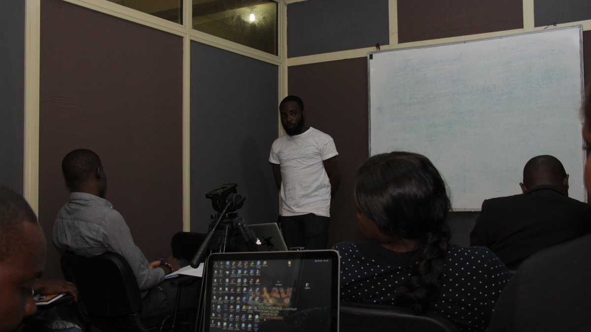vntmediang's tweet photo. #Script2Screen2016 Filmmaking Class: DIRECTING with Ishaya Bako ~ DIR 102 - Analyzing a screenplay - visualization 1 https://t.co/CzF3v6YYkD