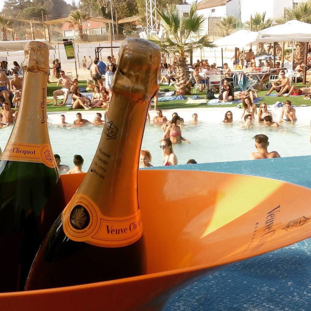 sanddancelloret's tweet photo. Find me in paradise! #sanddancelloret #lloretdemar #holidays #vacances #ferien #summer #sun #love #beautiful #champ⦠https://t.co/JQQO71qP5G