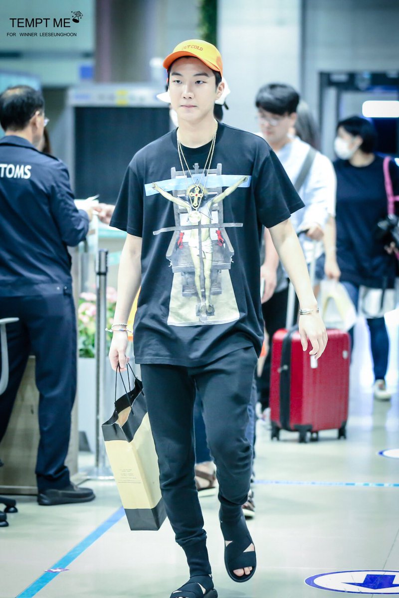 TemptMe920111's tweet photo. [HQ]160722 인천공항 도착 
#이승훈 #위너 #SEUNGHOON https://t.co/K6uJztNLVr