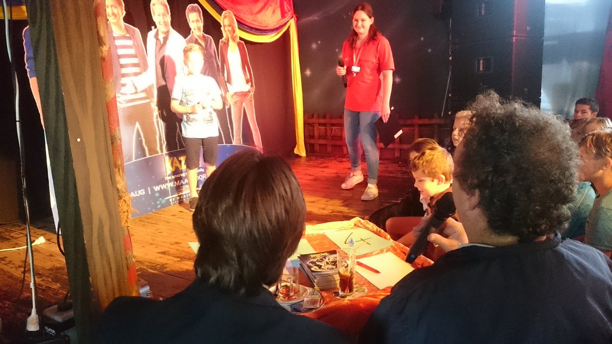 magicunIimited's tweet photo. Vandaag jureert @Oscarkazan voor 'de Berckt got talent' @Oostappen.  Wat een jonge goocheltalenten allemaal :D! https://t.co/D9YU0JWruK
