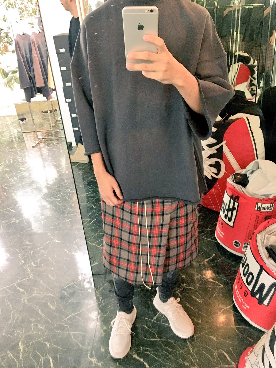tothebang's tweet photo. 買った🔥🔥🔥
purposeはこれでいこ😎🙏🏻
#fearofgod #fourthcollection #jerrylorenzo #JustinBieber #PurposeTour #tokyo #GR8 https://t.co/thxsBc0wcQ