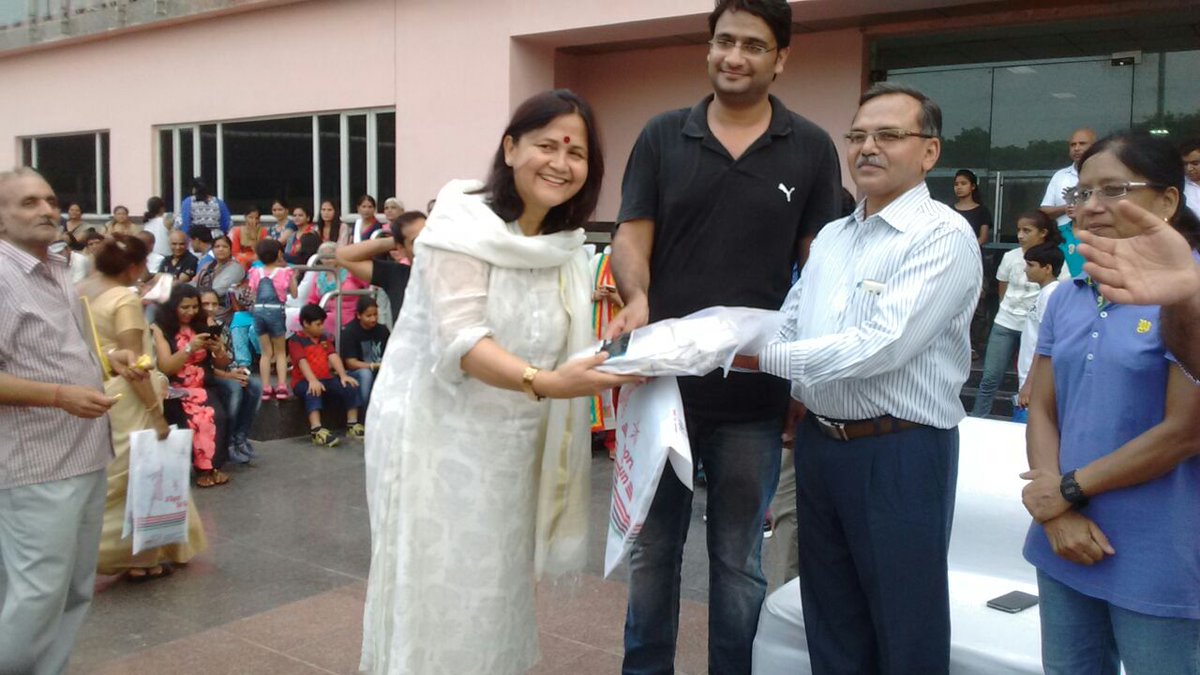 dr_kapri's tweet photo. First prize in Delhi officers TT Tournament https://t.co/9Ht118Cc8t