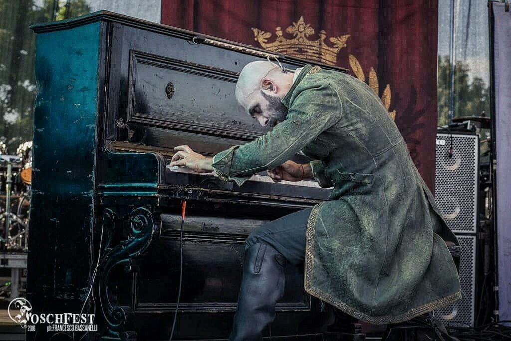 FApocalypse's tweet photo. Our piano geek @frabemolle in action! #foschfest https://t.co/NgEjAPmBGT