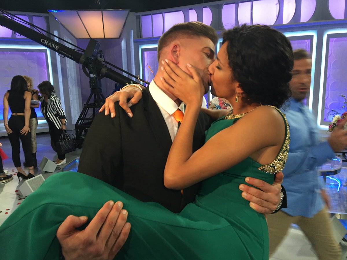 Ivangoonzalez_'s tweet photo. Enhorabuena a la nueva parejita de @myh_tv ❤️❤️ @labragandiash @anaml94 .....ahora solo falta la mia!!! 🐣👑💐😘 https://t.co/6snpyJi5Kp