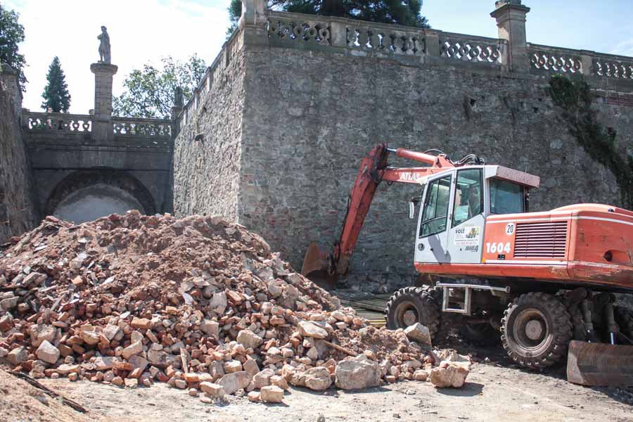 Odkopują tunel przy Zamku Ksiaż zloty-pociag.com/odkopuja-tunel…