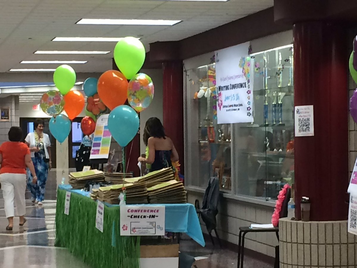 ndmdec's tweet photo. Our 2016 Writing Conference is kicking off! We have shopping and a Barnes and Noble store on site for you. #mdecluau https://t.co/bdu3TV1DnK