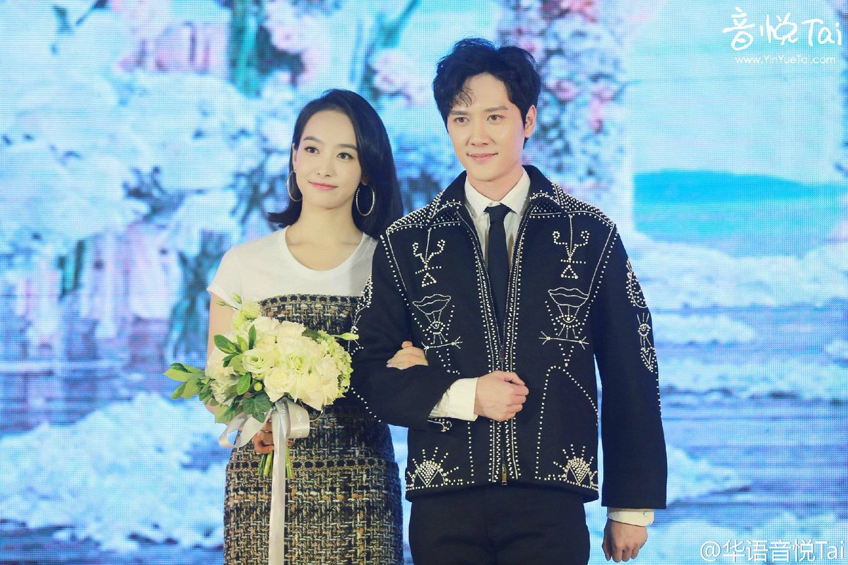 Vickryslove's tweet photo. My best friend's wedding presscon (160802) #fx #Victoria https://t.co/89OkEZPOdZ