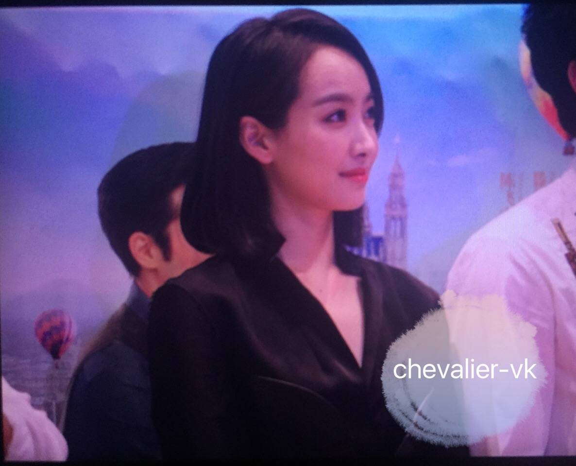 Vickryslove's tweet photo. My best friend's wedding presscon (160802) cr.owner #fx #victoria https://t.co/PA2FaM5wEv