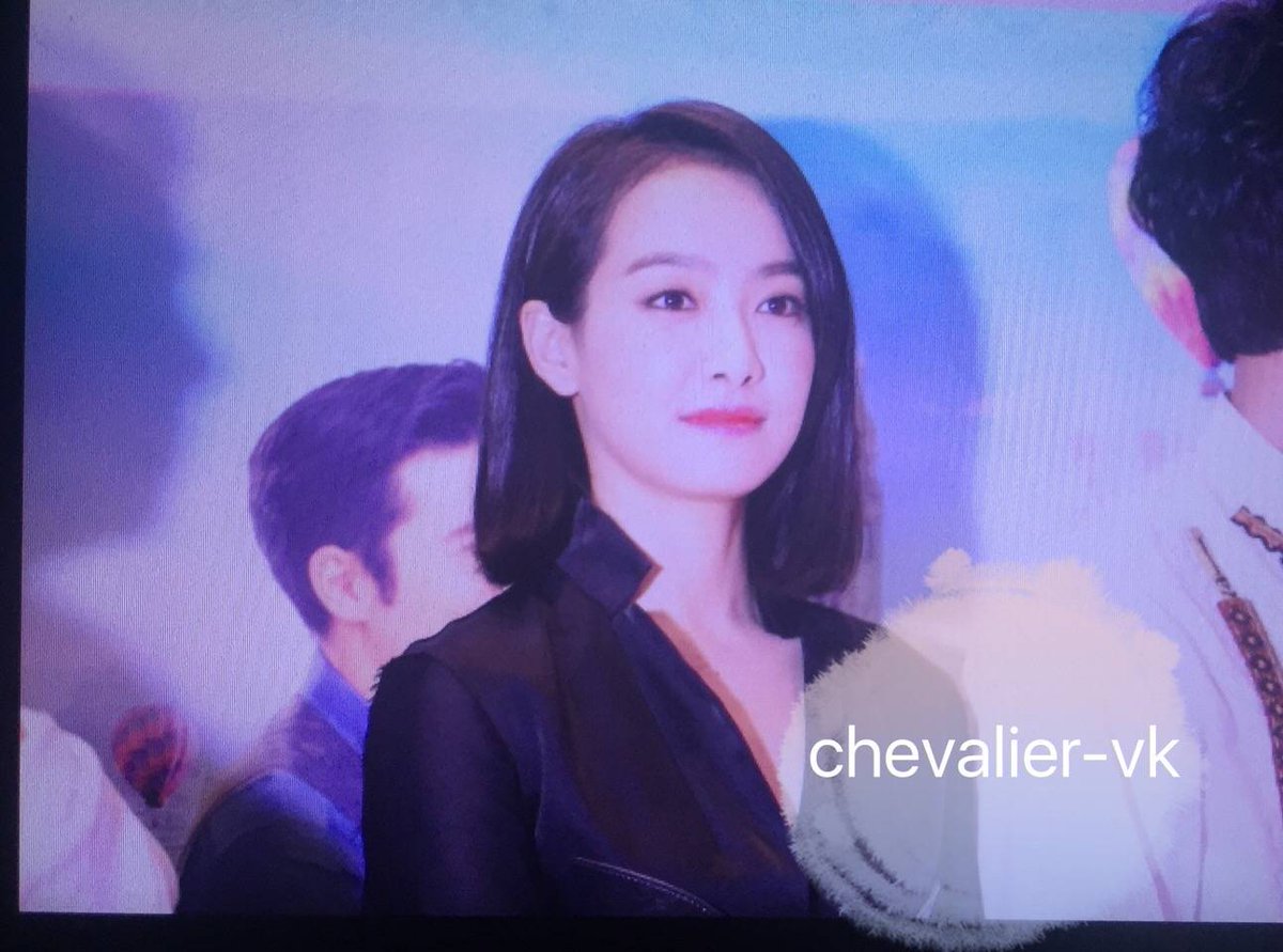 Vickryslove's tweet photo. My best friend's wedding presscon (160802) cr.owner #fx #victoria https://t.co/PA2FaM5wEv