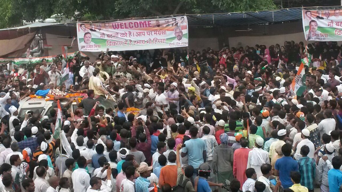 IndianPAC's tweet photo. At City Girls College! #SoniaInKashi https://t.co/Fby6gUYHi9