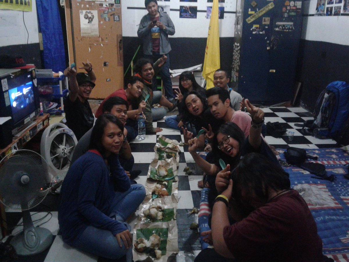 Makan malam <a href="/ForSemar/">FORKOM SEMARANG</a> bareng @PanoramaJakarta cuuuuy yomaaan 🙌🎉