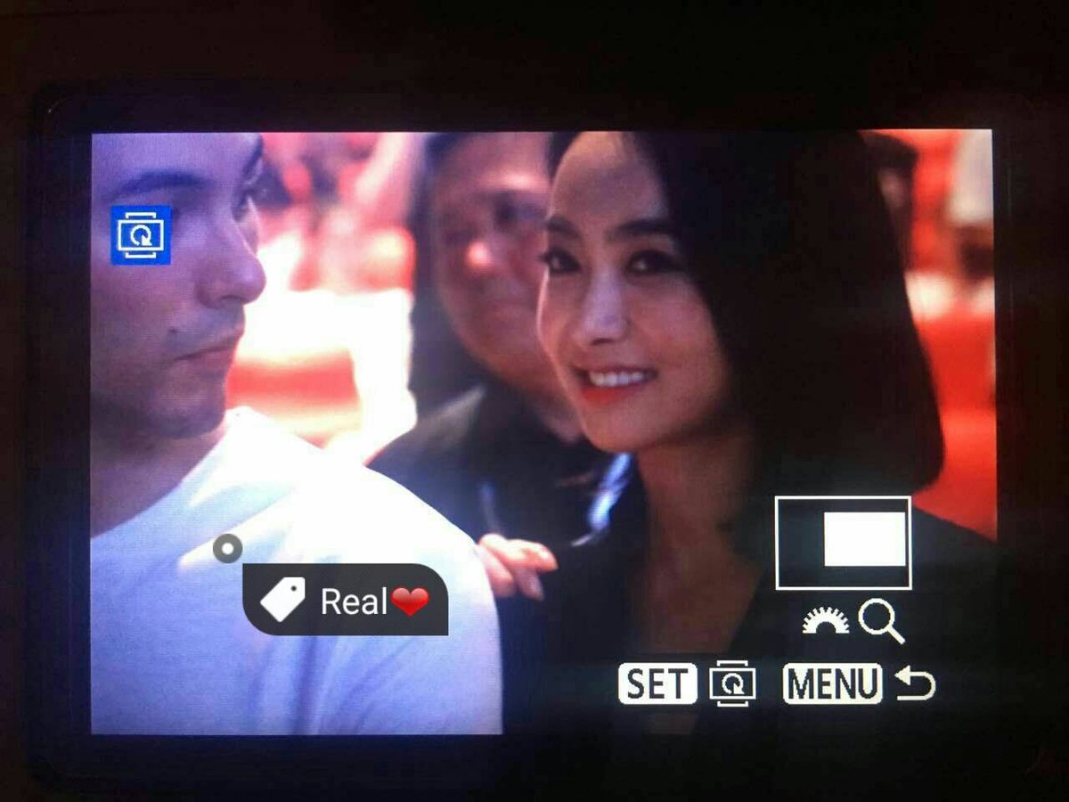 Vickryslove's tweet photo. Made a mistake it's a roadshow anyway😁✌ (160802) cr.owner #fx #Victoria https://t.co/gsE8hXIwzS