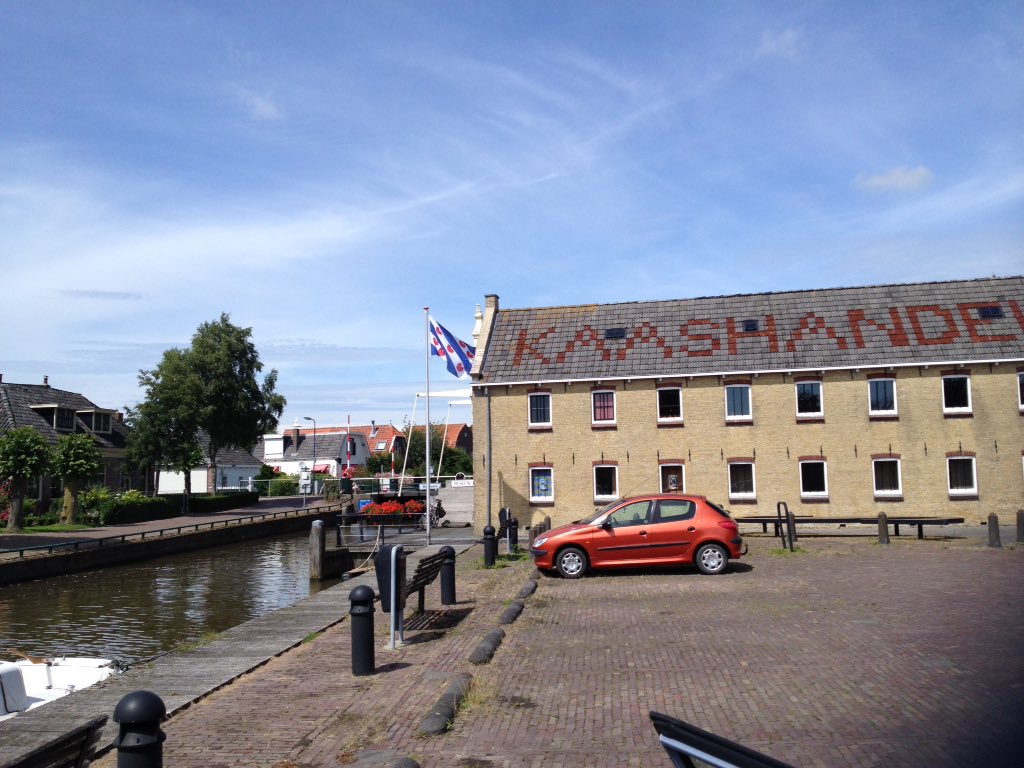 Deze maand nog de schilderijen van <a href="/HiskeWiersma/">Hiske Wiersma</a> bij ons te zien. Vanaf september expositie van Theo Onnes. #uitip