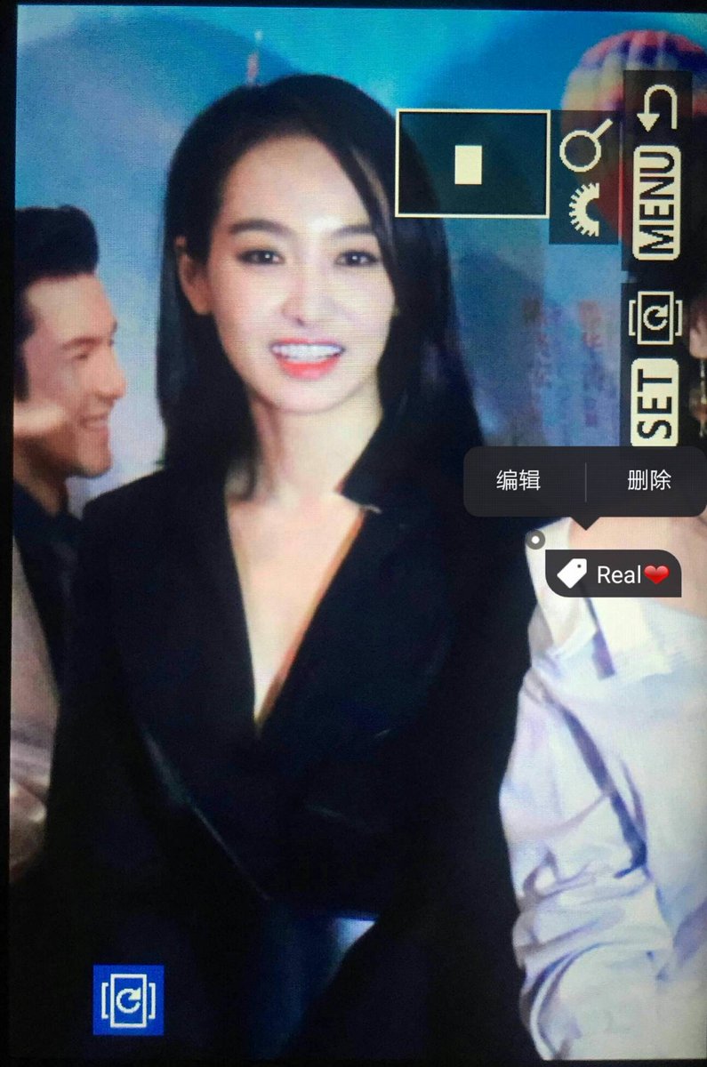 Vickryslove's tweet photo. MBFW roadshow (160802) cr.owner #fx #Victoria https://t.co/bUM8EYhUhc