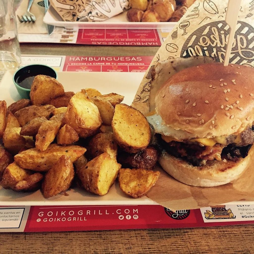 ebicu's tweet photo. Dieta de engorda! <3 @alexvillalta #burguer #Madrid https://t.co/fM02IlQu73 https://t.co/G2ER8YMMqS