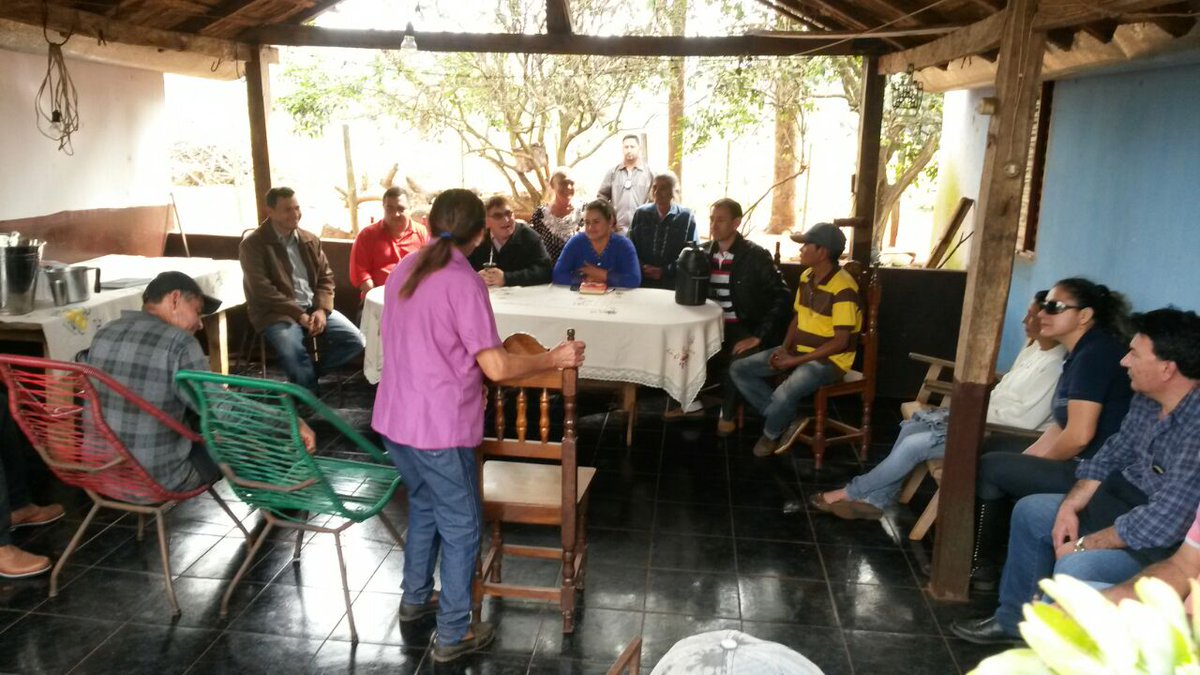 magparaguay's tweet photo. Com. San Cayetano y 1ro. de Mayo, Col. Y'ambue #ZanjaPyta en reunión con Int. Ramón Velazquez p/ apertura de camino https://t.co/LBYiOnIYSK