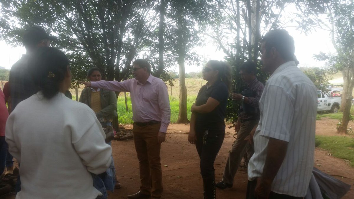 magparaguay's tweet photo. Com. San Cayetano y 1ro. de Mayo, Col. Y'ambue #ZanjaPyta en reunión con Int. Ramón Velazquez p/ apertura de camino https://t.co/LBYiOnIYSK