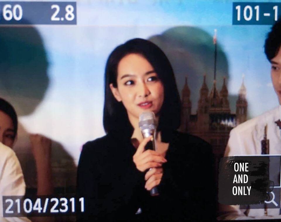 Vickryslove's tweet photo. MBFW roadshow (160802) cr.owner #fx #Victoria https://t.co/3fcZrpAoBV