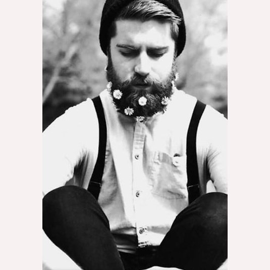 " Size dair bir tek sakallarınızı seviyorum hala. Benim için hep , orası çiçek açacak kadar güzeldi.. "