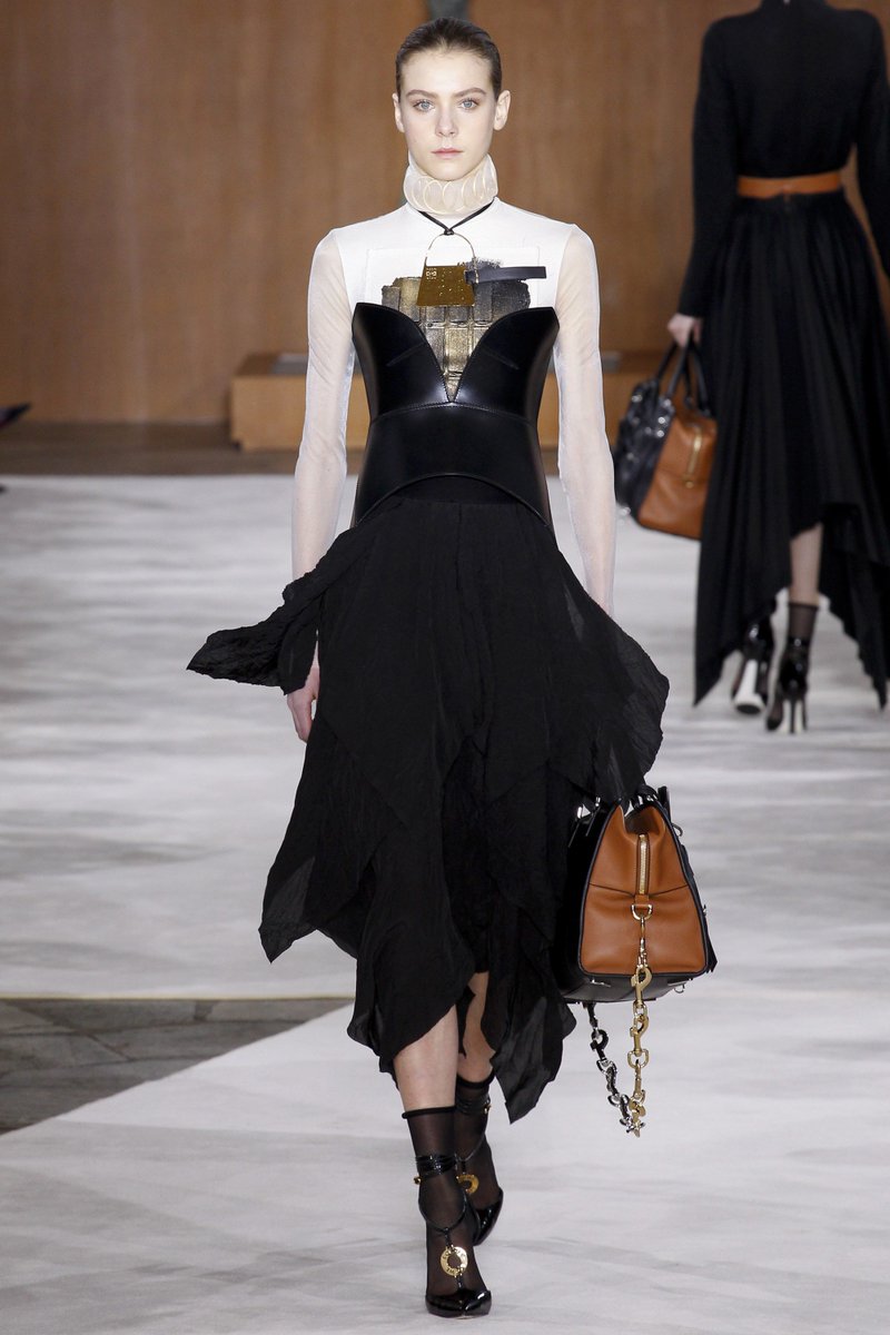 TE_DORE's tweet photo. MODERNIST AND ORGANIC
https://t.co/iR9e6HzQ5t
#loewe #fw20162017 #womenswear #fashion #pfw #video @LoeweOfficial https://t.co/SDnyOgIpGF