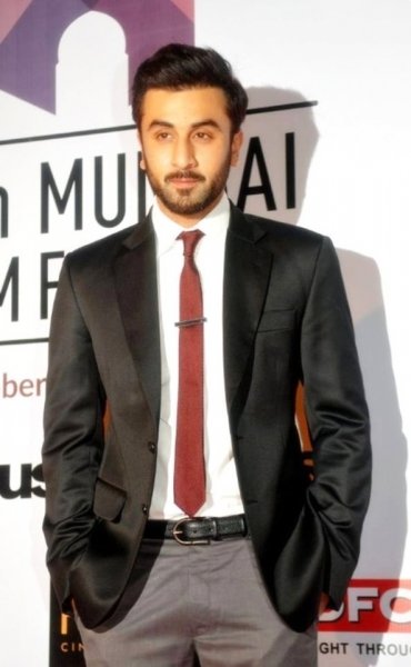 ___ewi___'s tweet photo. A Well Dressed Man Is More Attractive Than A Shirtless Man With A Six Pack 

#RanbirKapoor 💯 https://t.co/g20bSkCxQS