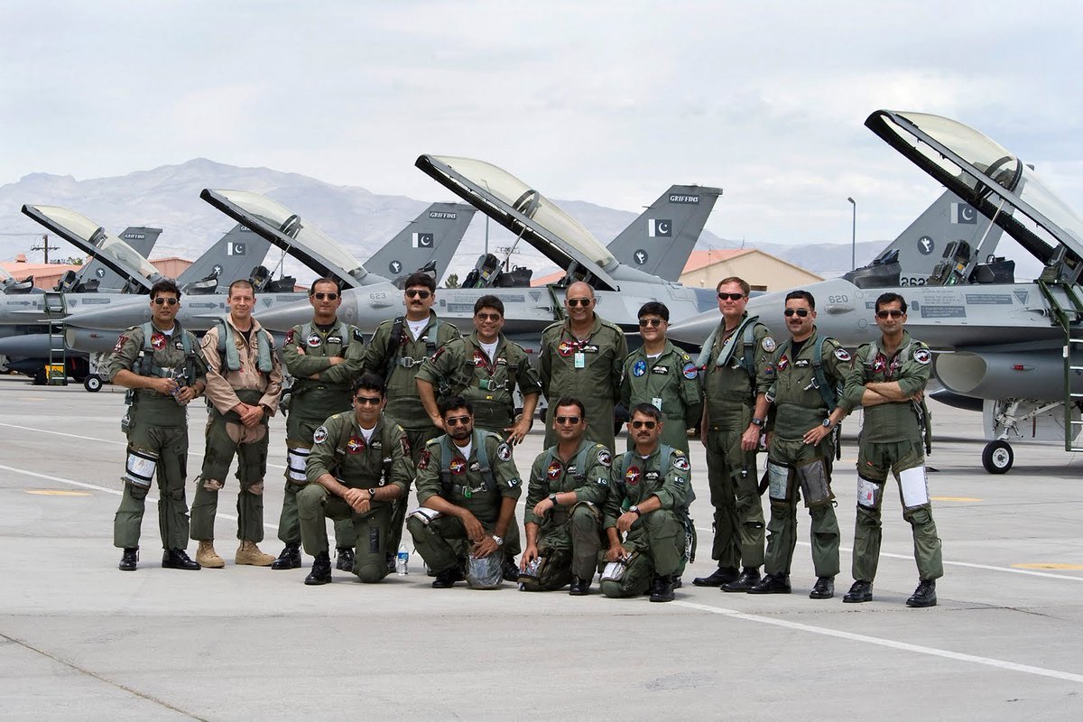 usmanshafique41's tweet photo. #paf #aircraft #airforce #aviators #aviation #jet #jf17 #pakairforce #pakarmy #bravepilots
#Pakistanairforce💯💯💯 https://t.co/xmSDiV6HCQ